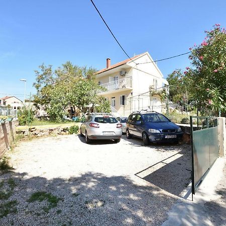 Apartments Dragica Примоштен Екстер'єр фото