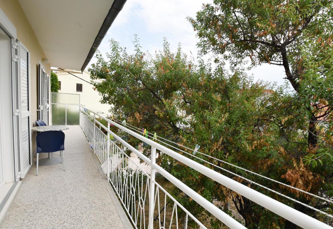 Apartments Dragica Примоштен Екстер'єр фото