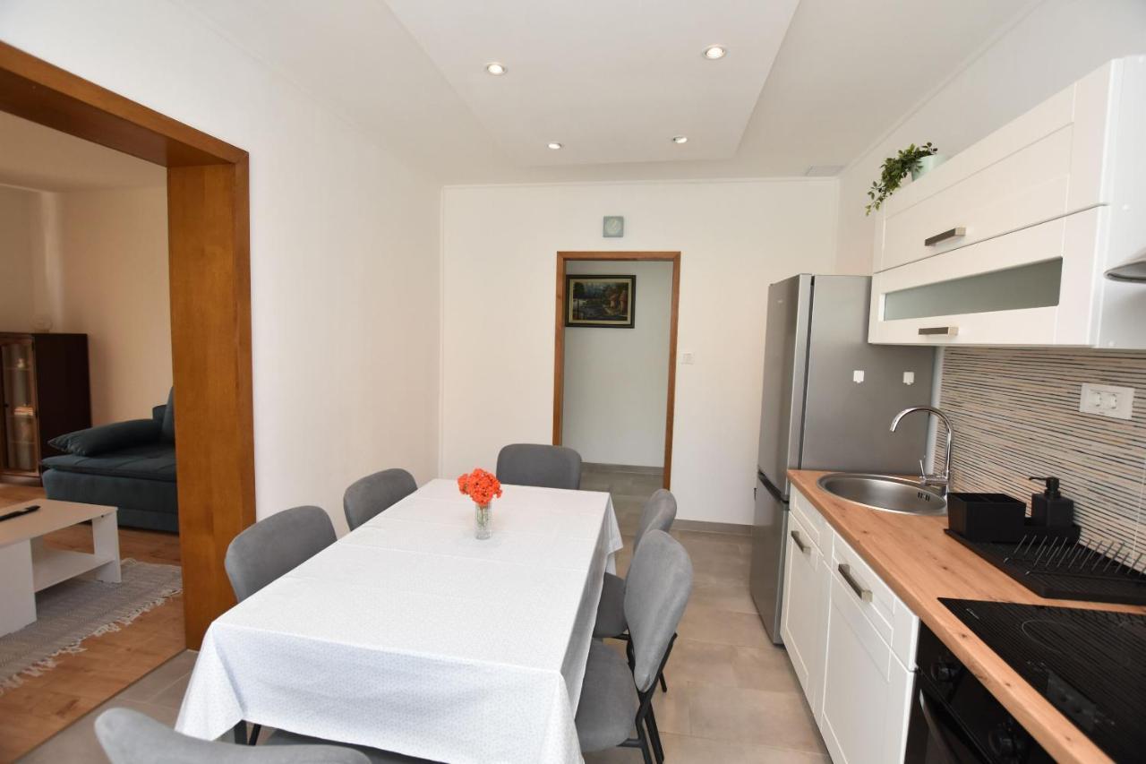 Apartments Dragica Примоштен Екстер'єр фото
