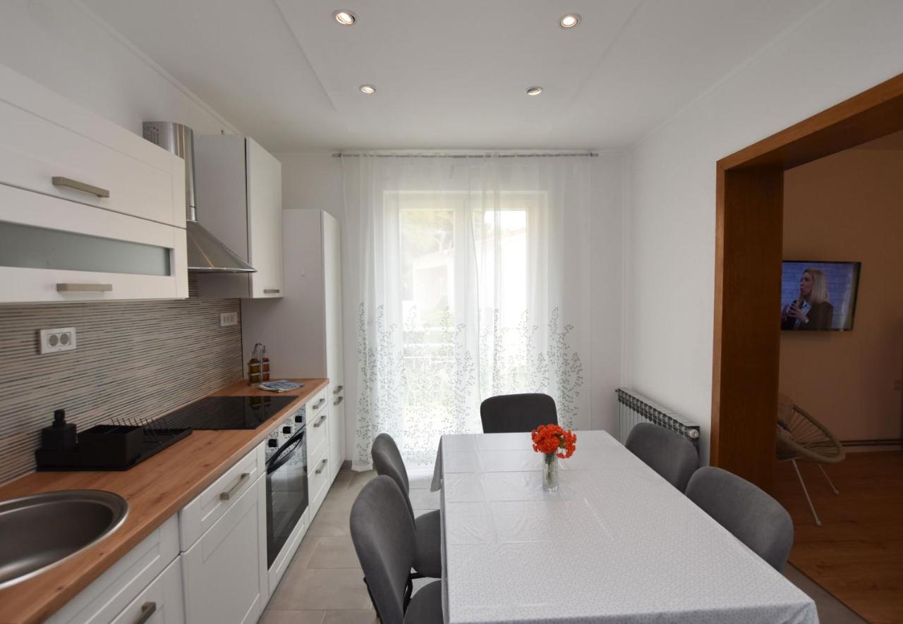Apartments Dragica Примоштен Екстер'єр фото