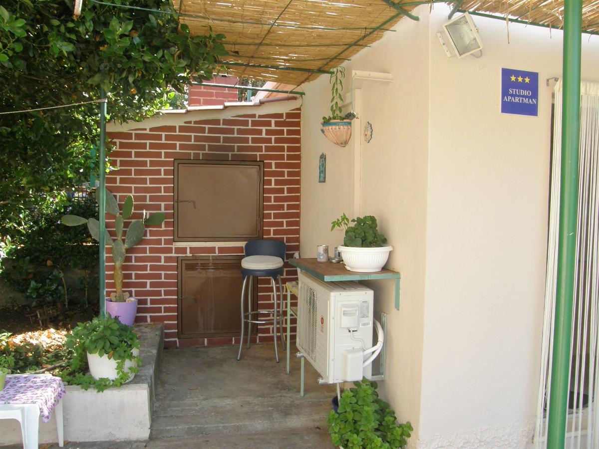 Apartments Dragica Примоштен Екстер'єр фото