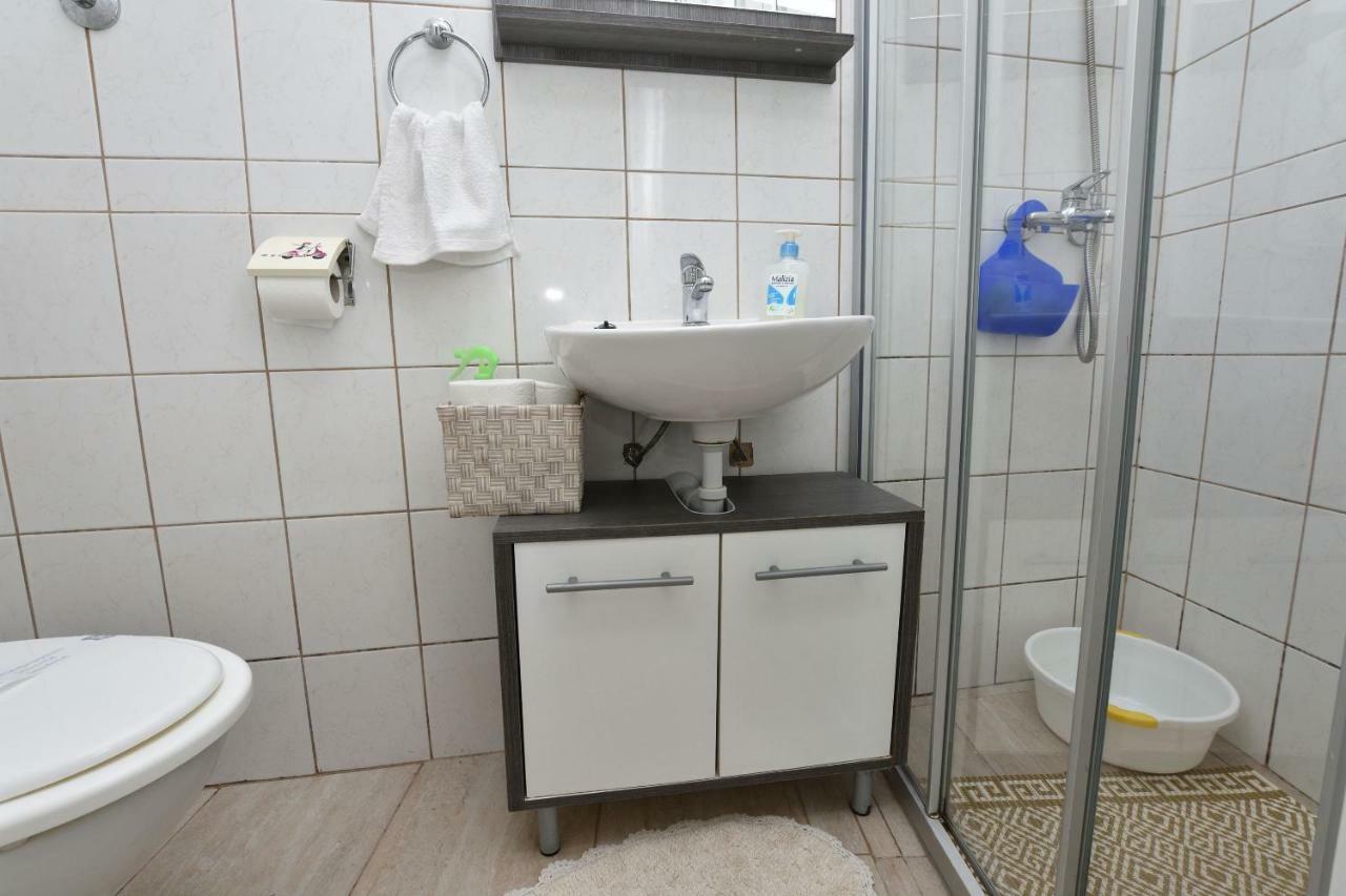 Apartments Dragica Примоштен Екстер'єр фото