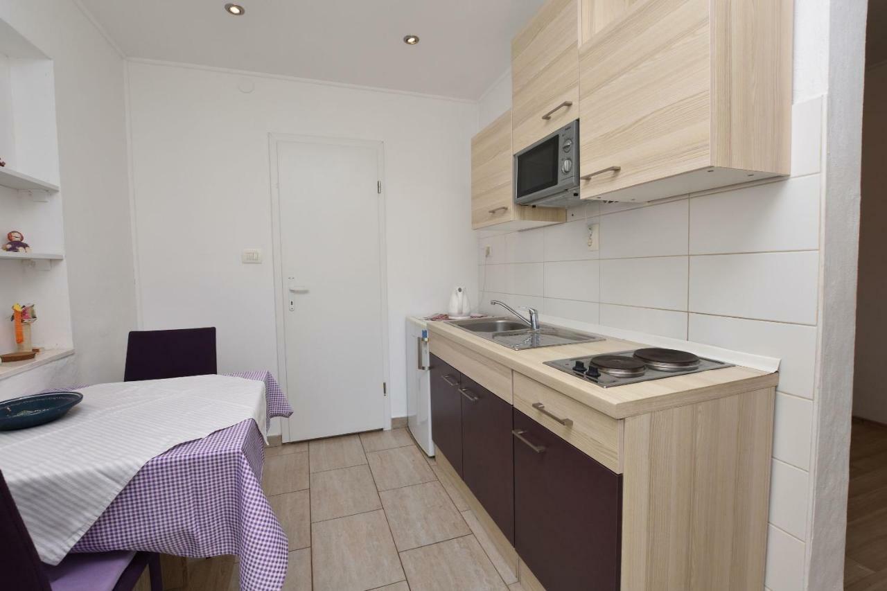Apartments Dragica Примоштен Екстер'єр фото