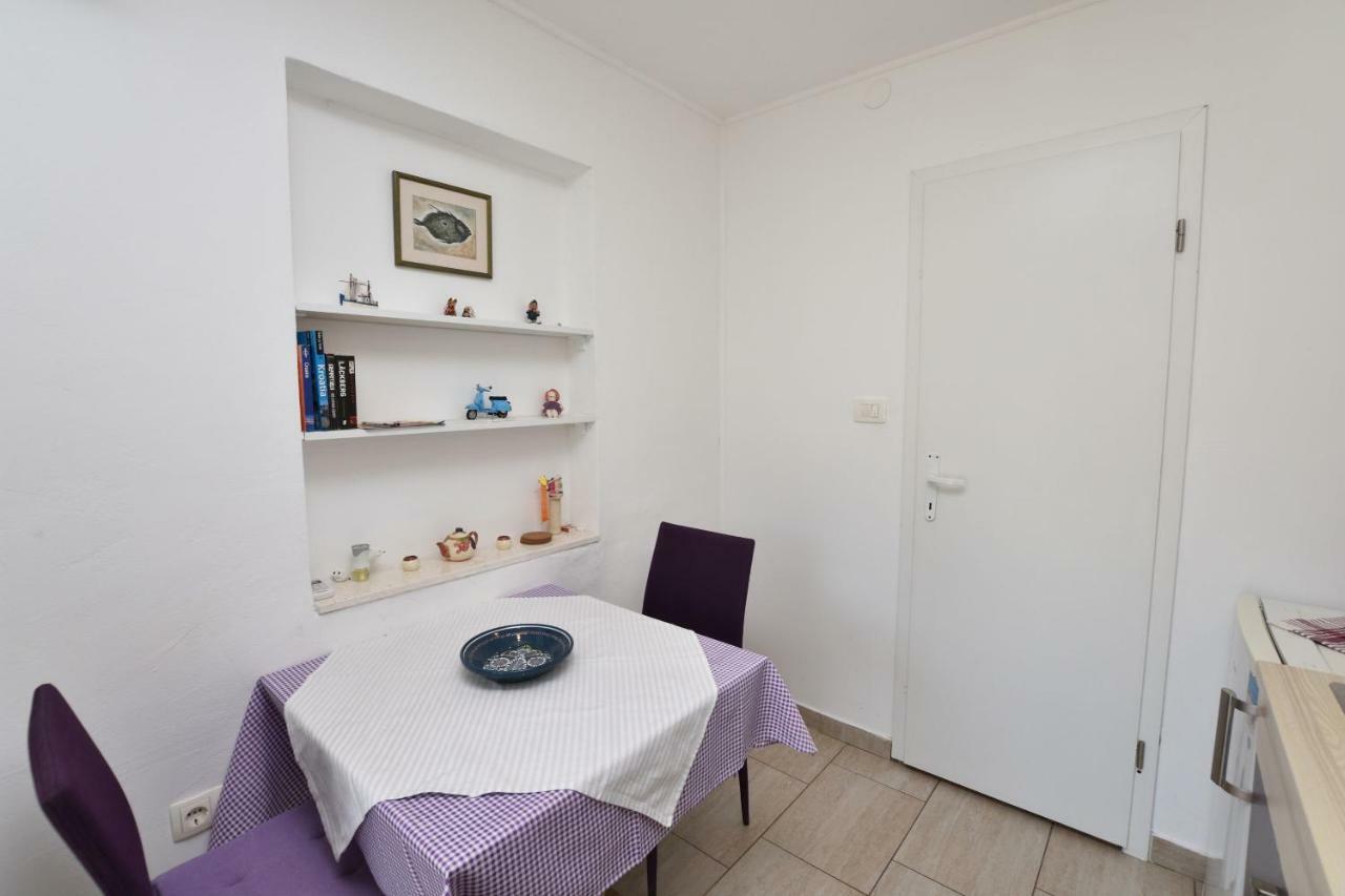 Apartments Dragica Примоштен Екстер'єр фото