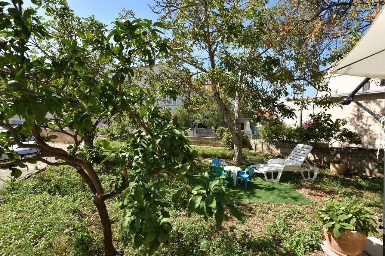 Apartments Dragica Примоштен Екстер'єр фото